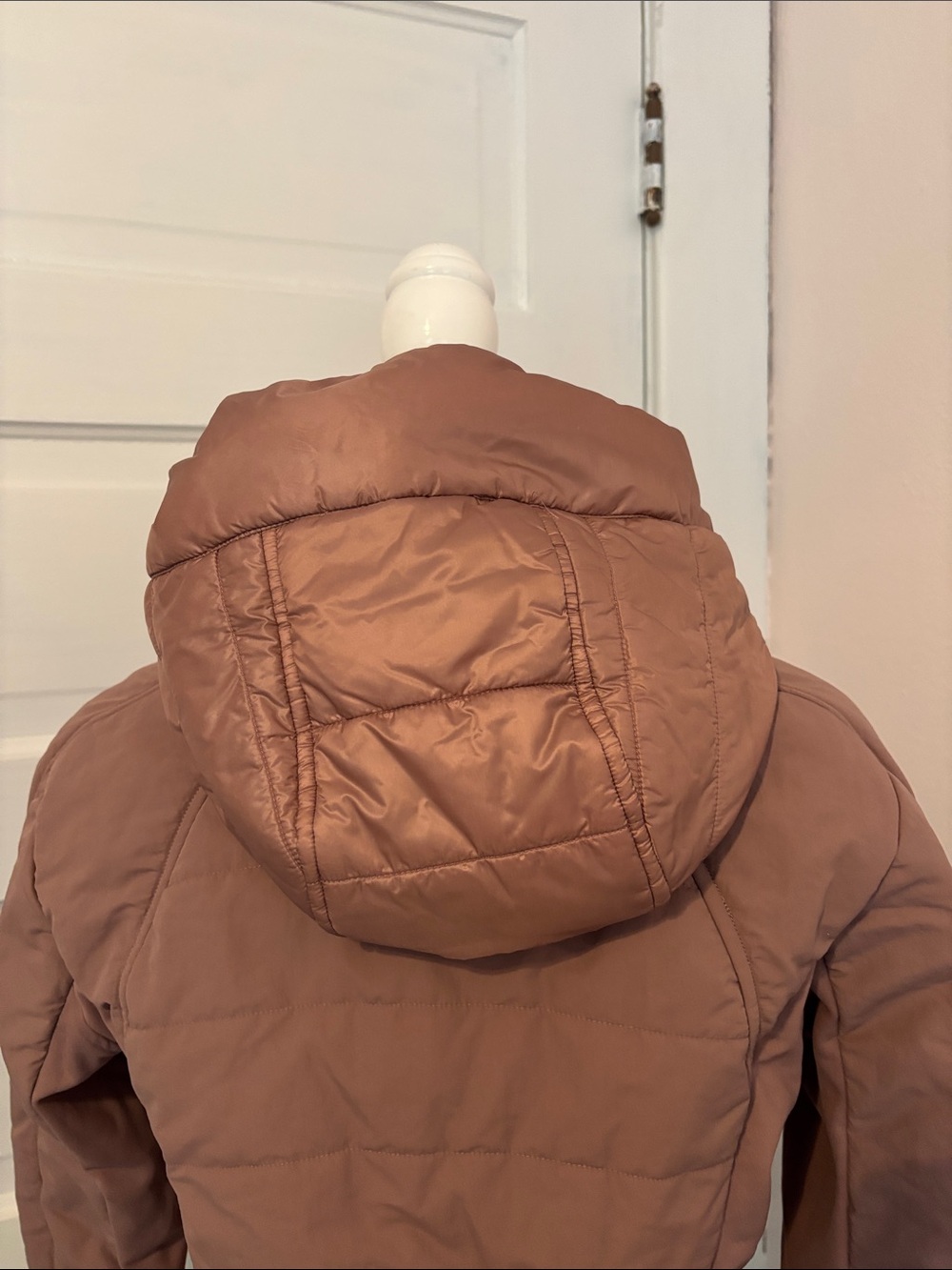 lululemon athletica Women's Hooded Puffer Jacket - Mauve - Picture 10 of 15